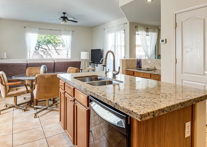 Holiday home 5 Mi To Estrella Mtn Park! W/ Outdoor Oasis Goodyear